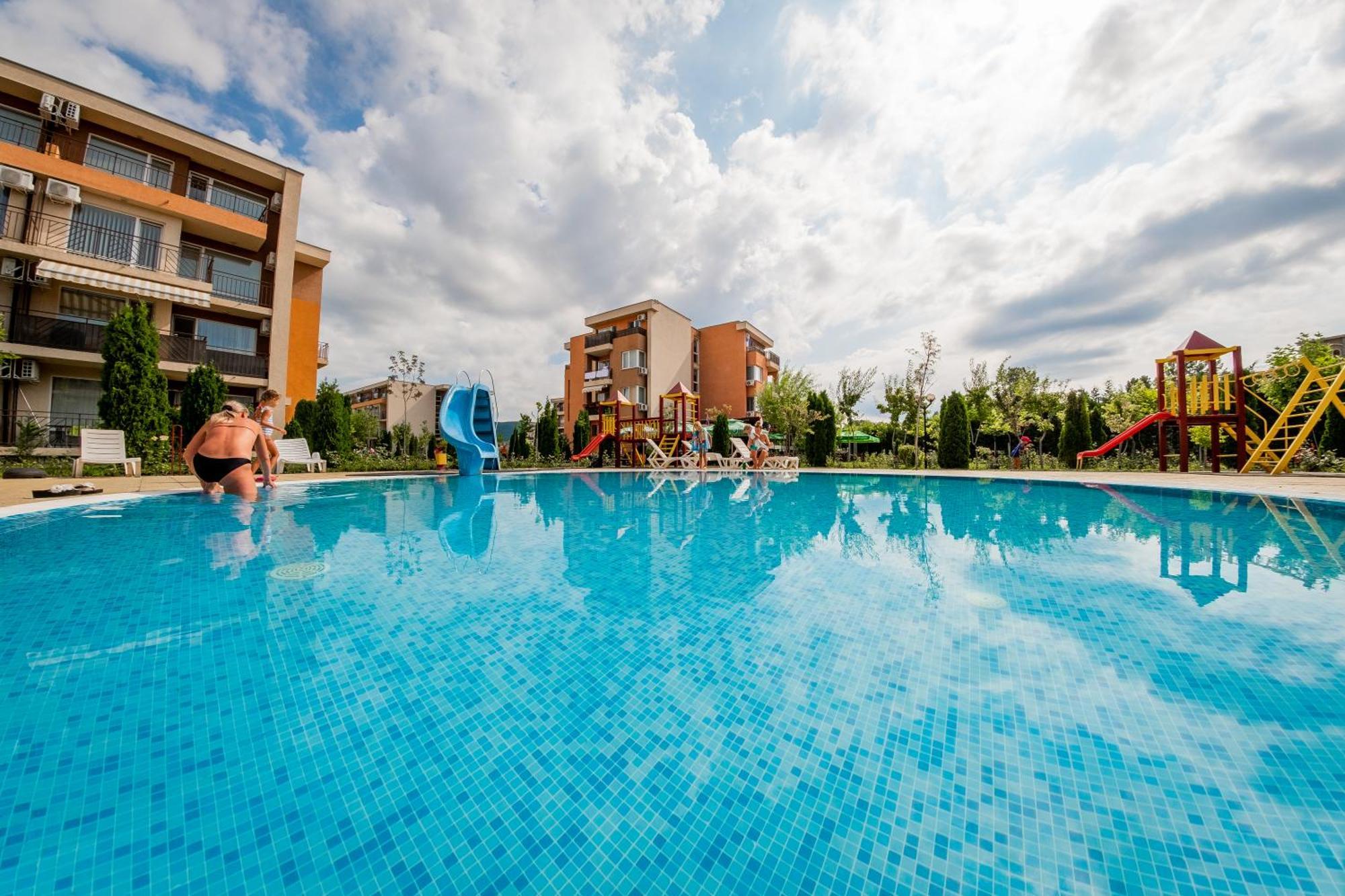 Holiday Garden Resort Sunny Beach Exterior photo
