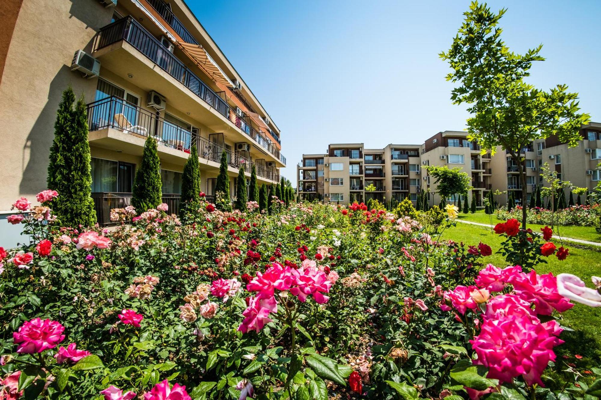 Holiday Garden Resort Sunny Beach Exterior photo