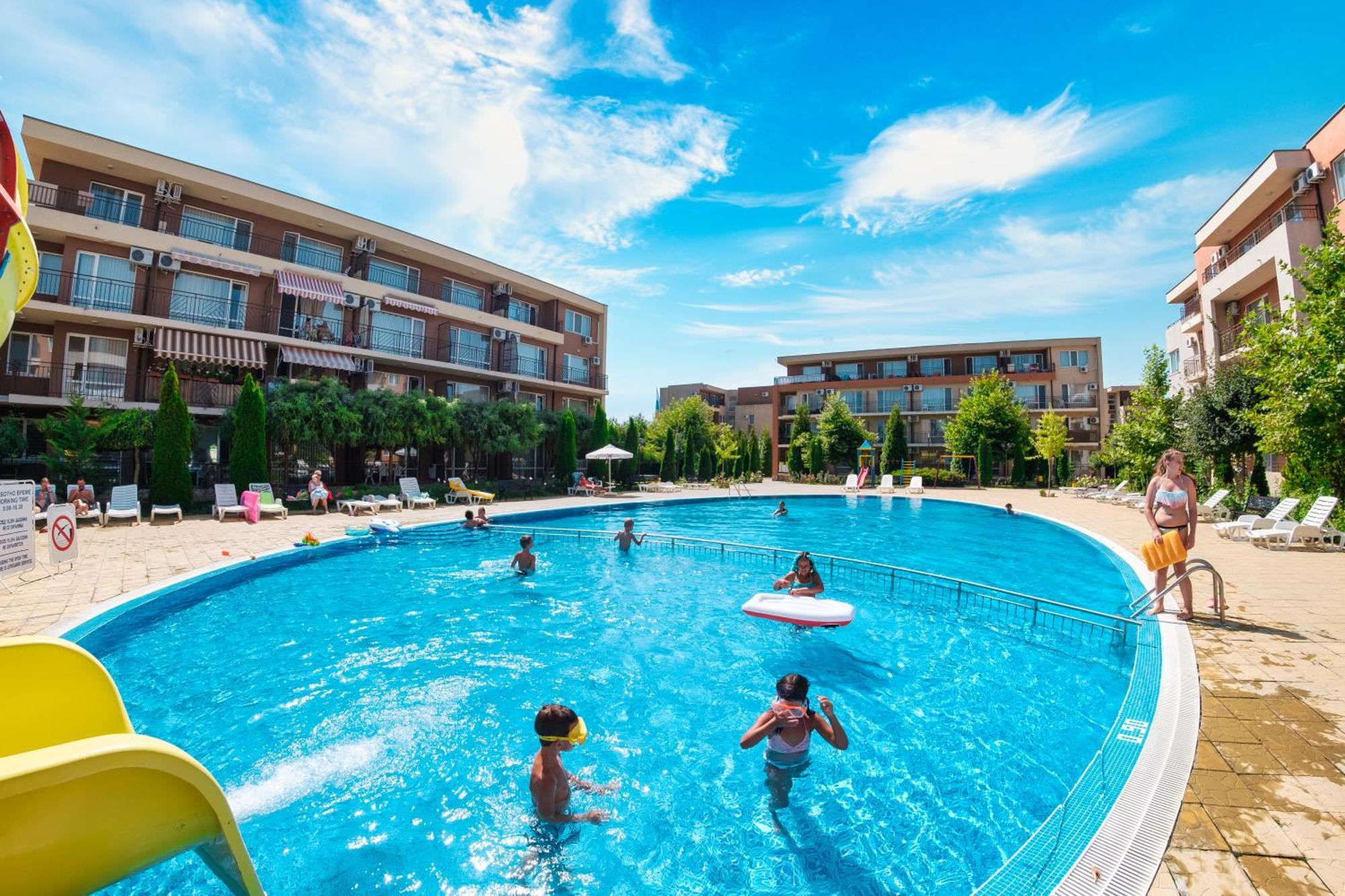 Holiday Garden Resort Sunny Beach Exterior photo