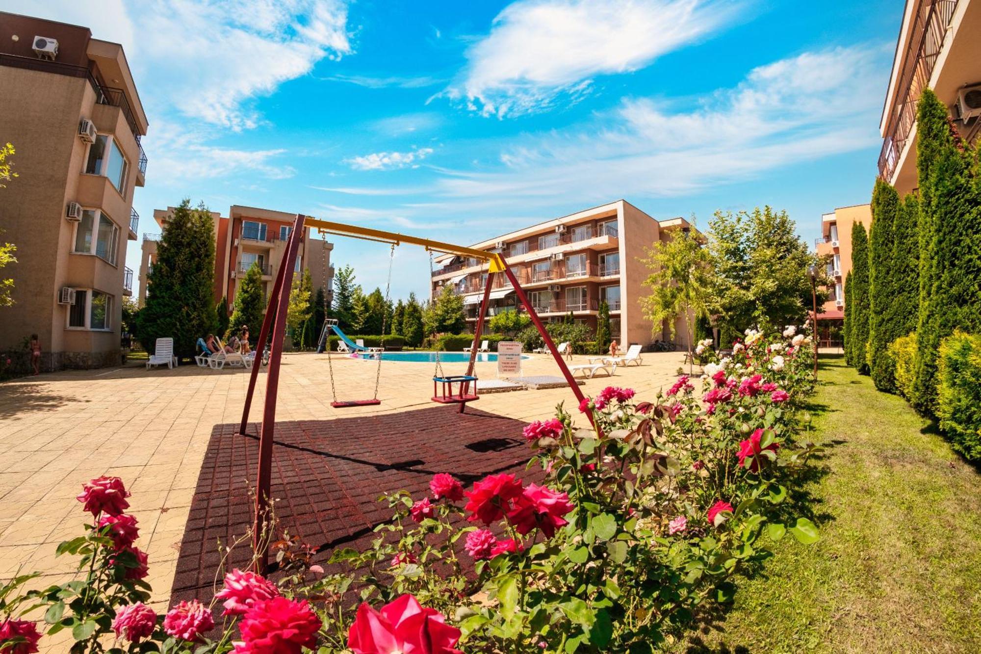 Holiday Garden Resort Sunny Beach Exterior photo